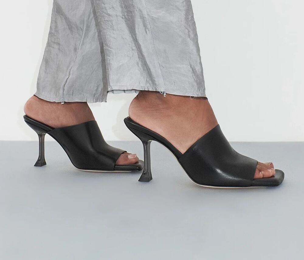 Miista Miri Mules // Black Size 40 EU/ 10 US
